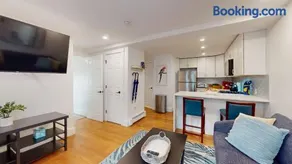 Modern Renovated 1BR with Pvt Entrance, Prime Loc - Image 2