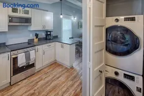 Updated Cottage in Heart of Town Park & Walk - Image 3