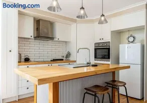 Antique Retreat - Image 3