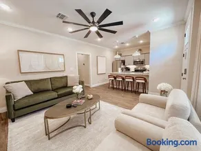 Chic Townhome near LA Tech - Image 1