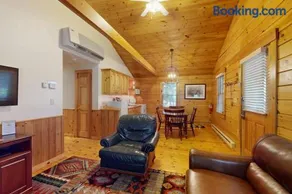 Escape to a dog-friendly cabin w/streaming, kitchen, fireplace & nature nearby - Image 3