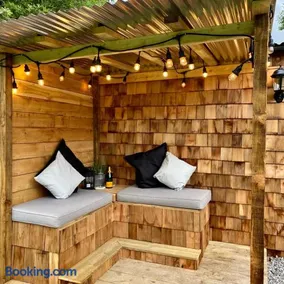 Bee Bole Cabin - Image 4