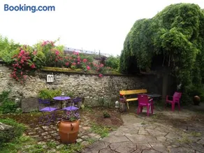 Auberge médiévale à Houdan avec jardin clos, animaux acceptés, WiFi et parking sécurisé - Image 3