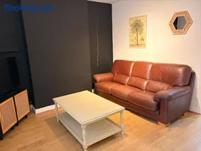 Base in the Black Country, 4 Beds & Large Drive - Walsall Wood - Image 1