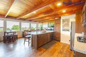 Luxury View Home Perfect for SD Getaway Sleeps 12 - Image 3