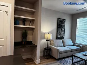 Luxury Resort Style Pool Apt - Image 2