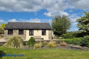 Lovely Little Garden Cottage, Tamar Valley, Cornwall - Image 2