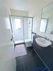 Private guest house Gold Coast - sleeps max 4 - Image 4