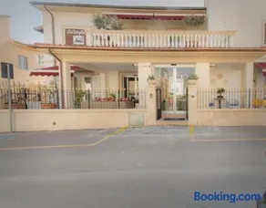 Hotel La Scogliera - Image 1