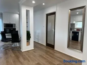 Cozy Modern Werribee house with all Amenities - Image 1
