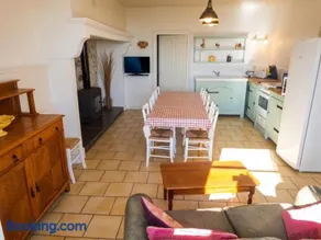 Maison charmante à Mercœur avec jardin et parking - Image 3