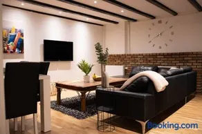Historical Malt Factory Apartment, 6 Bedrooms, sleeps 12 , Hot Tub - Image 2