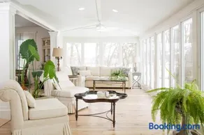 Luxury Lakefront Estate - Image 1