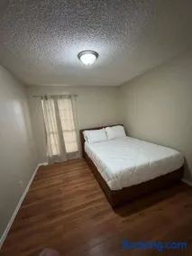 3 Bedroom house Near the Lake - Image 5