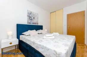 Two bedroom apartment Smile with spacious terrace and secure private garage - Image 4