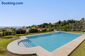 Nice apartment with a sunny terrace - Image 1