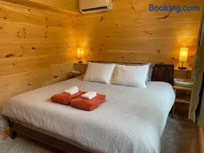 Creekside Getaway - King Bed - Full Kitchen - Image 2