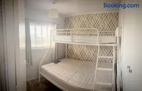 Captivating 2 Bed Chalet Pool & Pet Friendly - Image 4