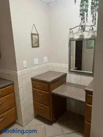 spacious 5-bedroom home in milan mo - Image 3
