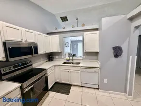 Grand Deluxe Pines 3BR Pool Home near Disney - Image 3