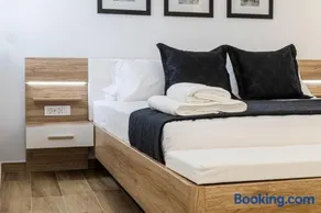 Sandra's luxury studio apartment - Image 1