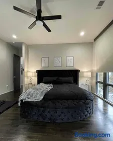 Lux Atlanta Home with Arcade room - Image 5