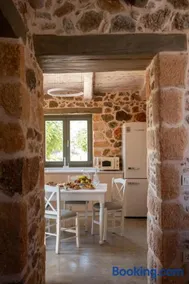 Thimisi 1800 stone residence - Image 4