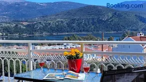 Blue Lagoon Luxury Apartment A3 - Image 1