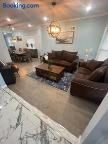 Huge Family House 12 miles from NYC4BathParking - Image 1