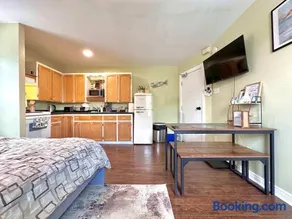 Summer Sale 1BR Big Kitchen by River and Trails - Image 3