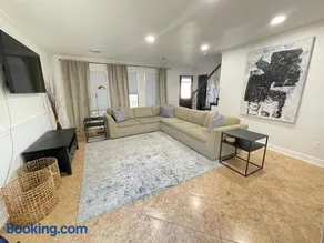 Modern Chic Home - Image 3