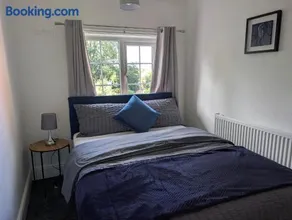 5BR Spacious Contractor Home, Parking for 2 vans - Image 5