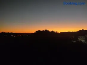 Apartamento Charmoso - Localização Privilegiada Enfrente Aeroporto - Perto de tudo - 2 minutos orla mar - Ar Cond, Frigobar, Tv 50, WIFI - Image 3