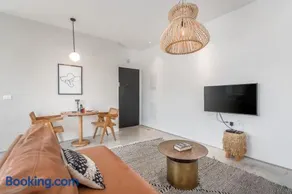 Trendy apartment next to Levinsky market - Image 3