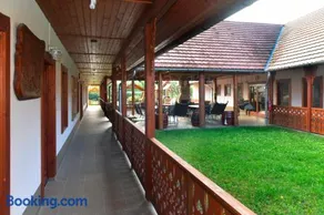 Nyakigláb Villa - Image 3