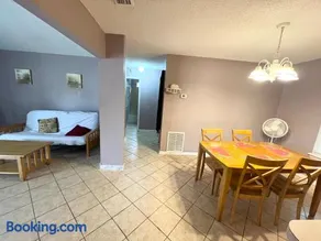 Sleeps 10 Garage and Parking Near Kings Bay I-95 - Image 2