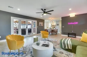 Luxury South Austin Estate with Pool and Guest House - Image 1