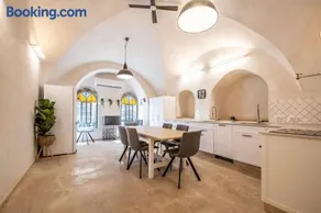 City Center Luxury - Image 1