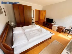 Spring Apartments - Image 3