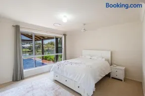 Oyster Cove Sunset - LJ Hooker Yamba - Image 3