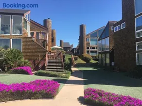 Luxury Beachfront Townhouse with Breathtaking Views - Image 3