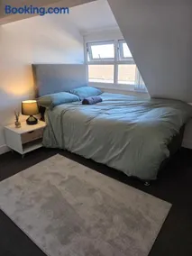 4 Bed 4 Ensuite Harford Home in Middlesbrough - Perfect for contractors - Image 3
