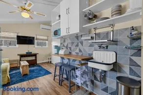 Cozy apartment, private beach & jacuzzi - Image 1