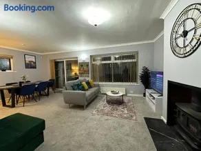 Quebec House - Business Family Friendly Stay Free Parking Wifi, 'Comfortable Spacious House Close to Town Centre - Image 3