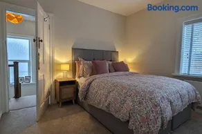 Charming Character House in Beautiful Neighborhood - Image 3