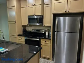 Quiet 2BR Retreat , Fenced yard , Modern Duplex - Image 3