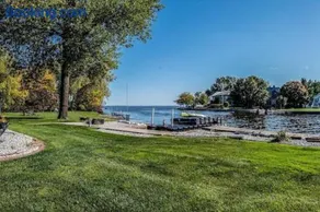 Lakeside Luxury Retreat: Waterfront near Green Bay - Image 2