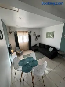 Jolie maisonnette à 15 min de la côte bleue - Image 1