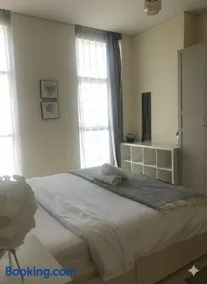 Chic Park Central 1Bedroom Perfect for Two - Image 5