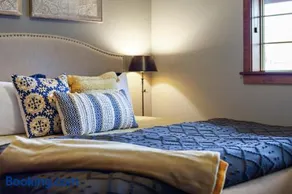 Stylish 2BR2BA Riverstone Condo Sleeps 6 - Image 2